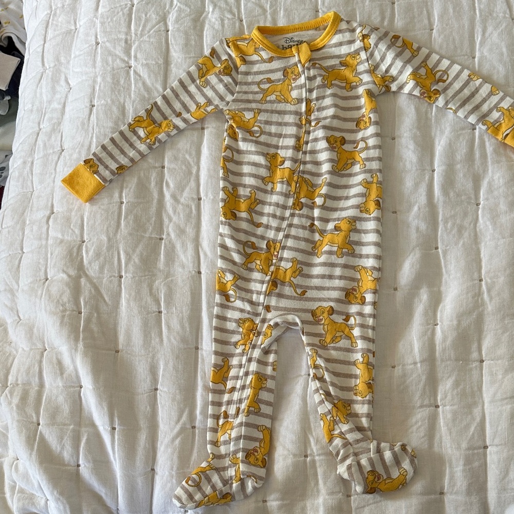 7 pieces of Disney newborn-12mo boy clothes (003) - Picture 12 of 16
